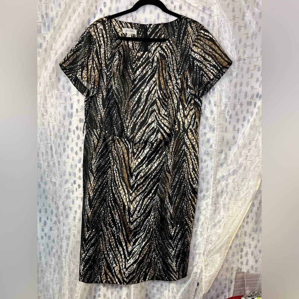 Dress Barn Women’s Short sleeve Metallic color Dress . Plus Size 16.         L4
